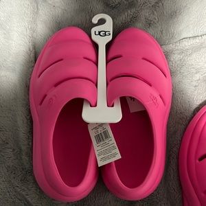 Women’s Pink Ugg Clogs